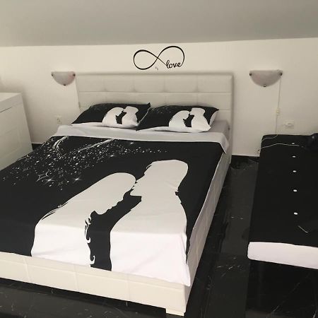 Sunshine Apartments Карлобаг Екстериор снимка