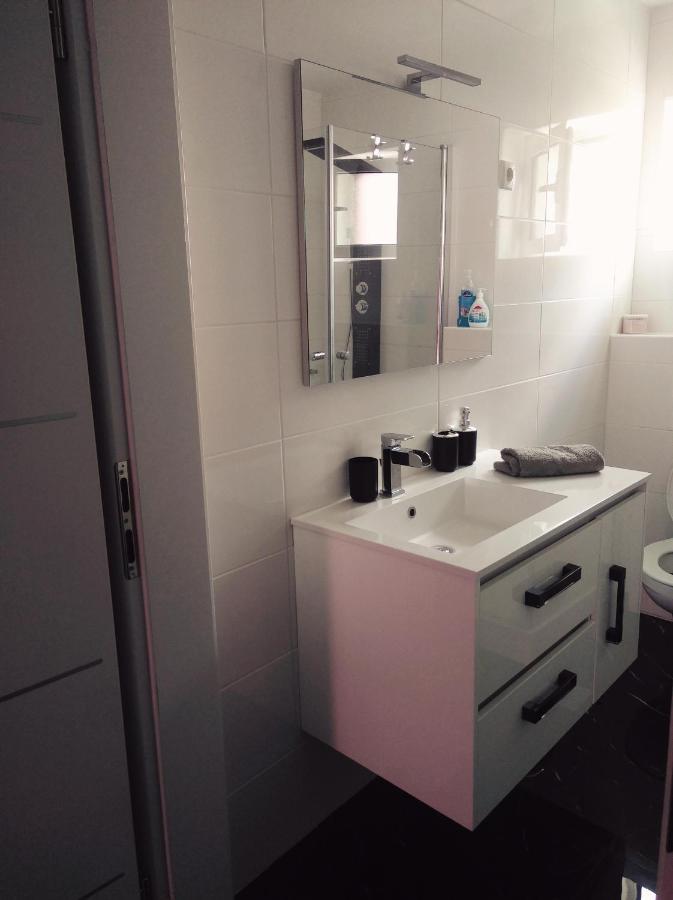 Sunshine Apartments Карлобаг Екстериор снимка