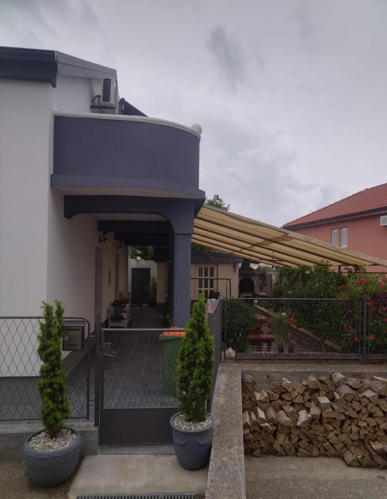 Sunshine Apartments Карлобаг Екстериор снимка